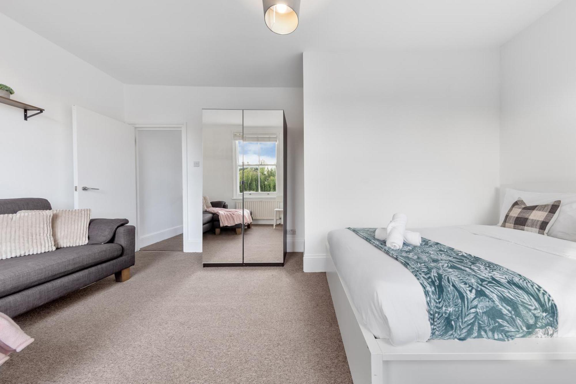 Luxury 4 Bedroom Flat With Stunning Shard View From Terrace In Central London! Next To Station, Sleeps 9 Exterior photo