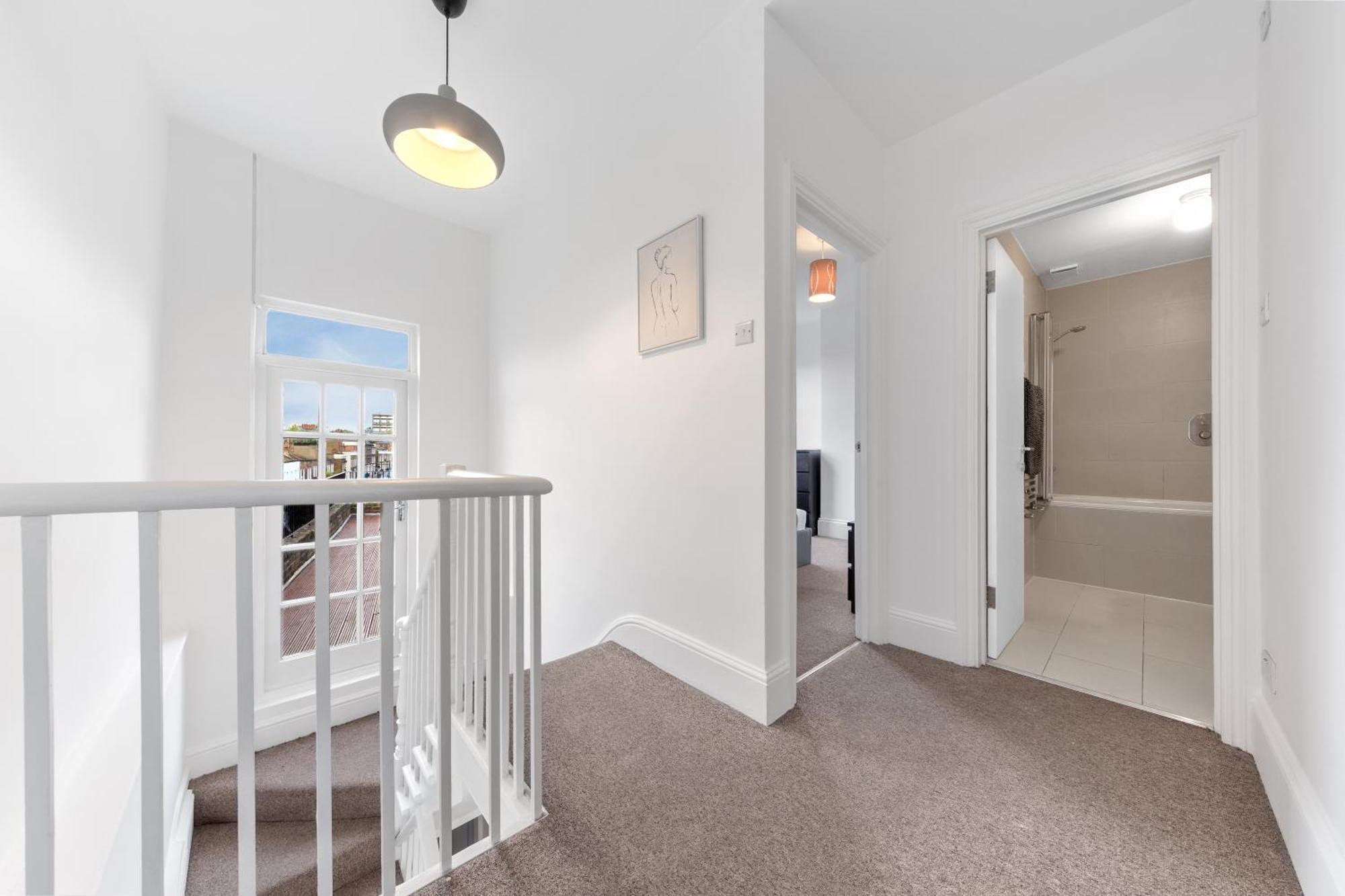 Luxury 4 Bedroom Flat With Stunning Shard View From Terrace In Central London! Next To Station, Sleeps 9 Exterior photo