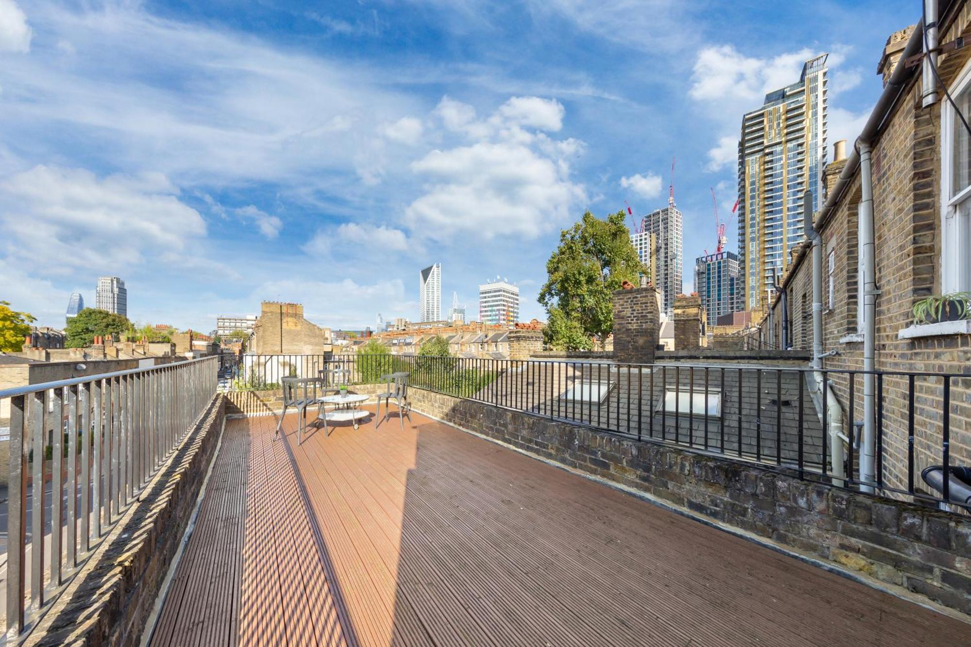 Luxury 4 Bedroom Flat With Stunning Shard View From Terrace In Central London! Next To Station, Sleeps 9 Exterior photo