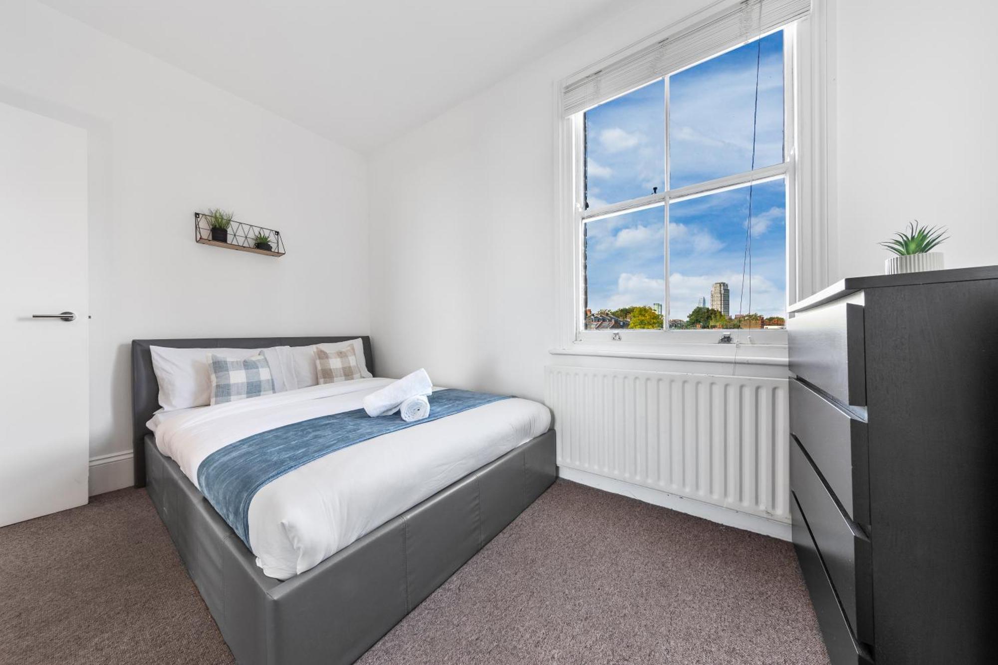Luxury 4 Bedroom Flat With Stunning Shard View From Terrace In Central London! Next To Station, Sleeps 9 Exterior photo