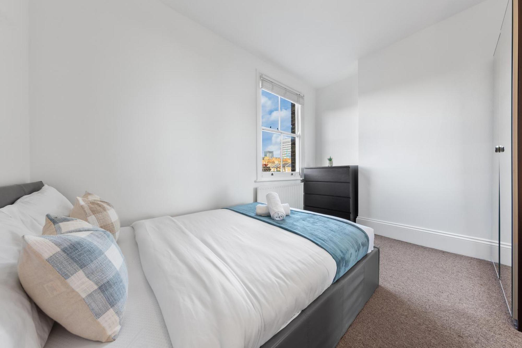 Luxury 4 Bedroom Flat With Stunning Shard View From Terrace In Central London! Next To Station, Sleeps 9 Exterior photo