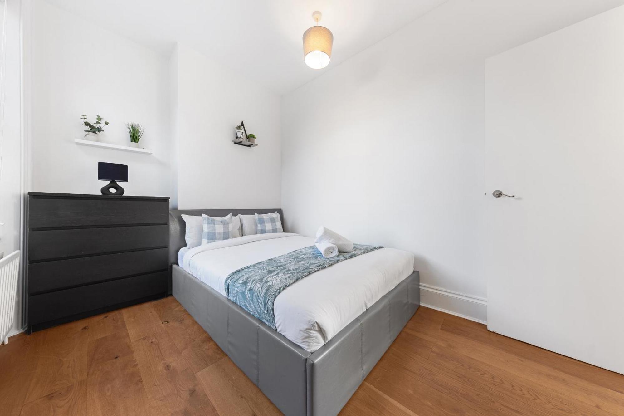 Luxury 4 Bedroom Flat With Stunning Shard View From Terrace In Central London! Next To Station, Sleeps 9 Exterior photo